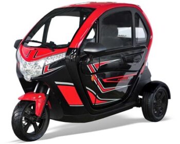 MotoCR City II 2 - kabinescooter i sort rød og fås i både 30 og 45 km/t.