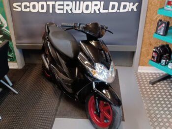 Yamaha Jog R Sort/rød hos scooterworld.dk