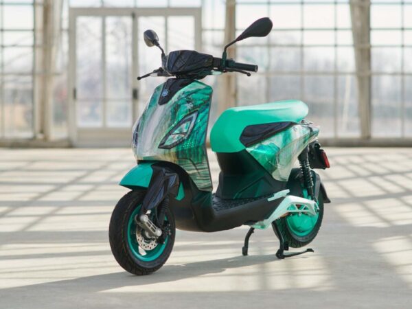 Piaggio 1 Limited Edition Feng Chen Wang
