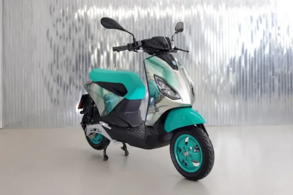 Piaggio 1 Limited Edition Feng Chen Wang